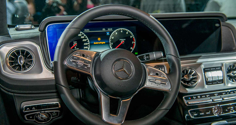 mercedes benz g-class dash