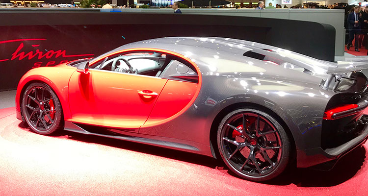 Bugatti Chiron Sport side