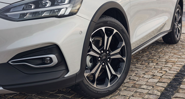 2018 ford focus front wheels