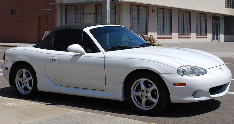 Mazda MX5 white side