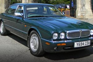 2001 Jaguar Daimler V8 Super LWB feature