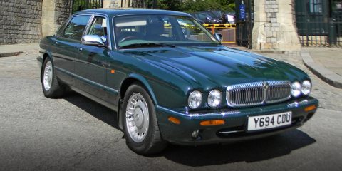 2001 Jaguar Daimler V8 Super LWB feature