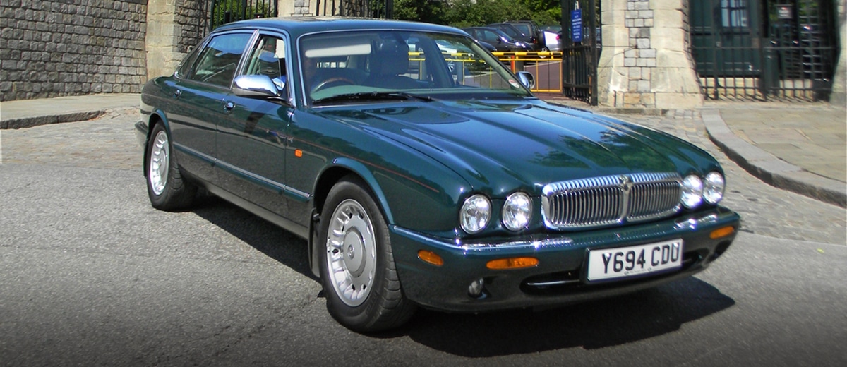 2001 Jaguar Daimler V8 Super LWB feature