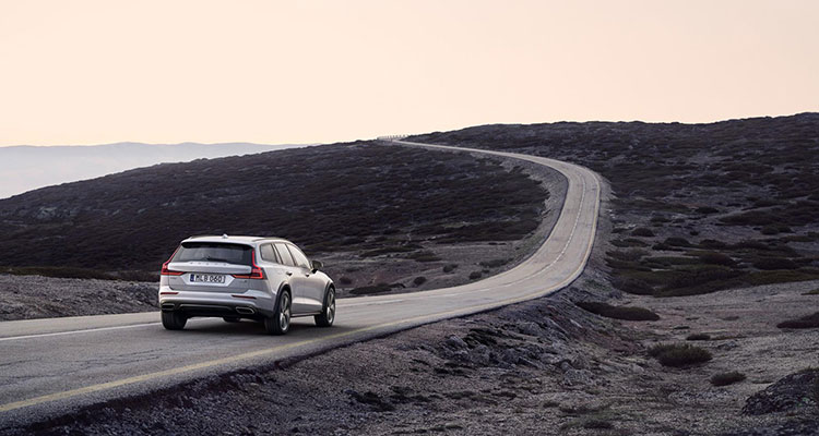 Volvo V60 cross country edition rear 4