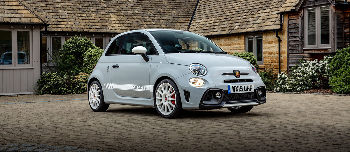 Abarth 595 2019 front side (feature)