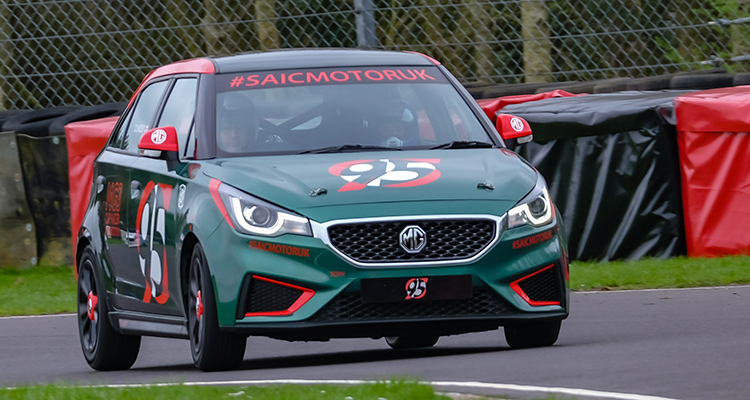 Low-cost MG3 Racer debut