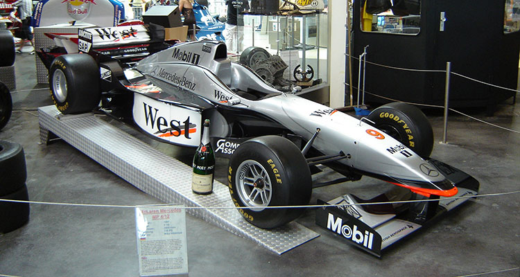 McLaren Mercedes MP4-12 (3)