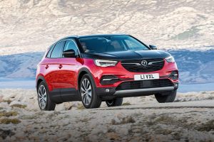 Vauxhall Grandland X Hybrid4 front side 2