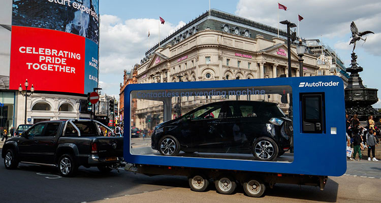 World's First Car Vending Machine - Renault Zoe