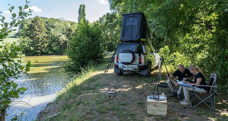 Land Rover Defender Gets A Luxurious Bespoke Roof Tent