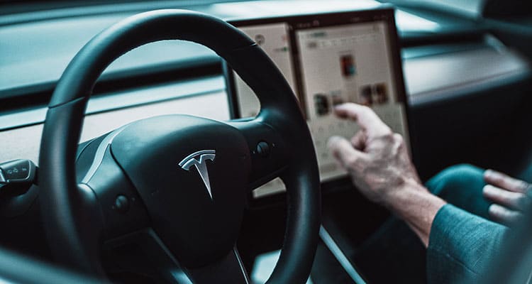 Car Software More Appealing Than Performance and Style