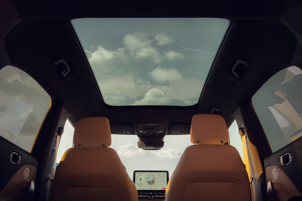 the smart #1 floating panaramic sunroof 