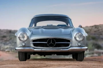 Mercedes-Benz 300 SL classic car viwed from the front