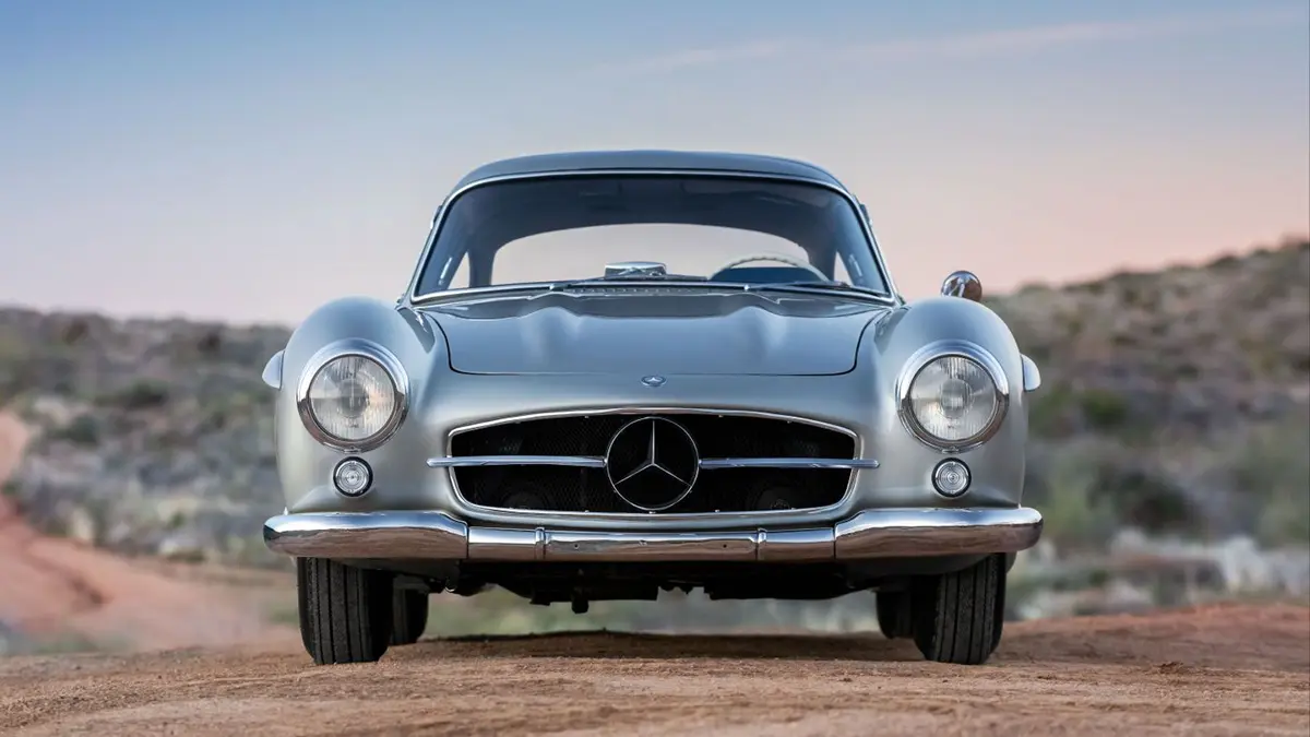 Mercedes-Benz 300 SL classic car viwed from the front